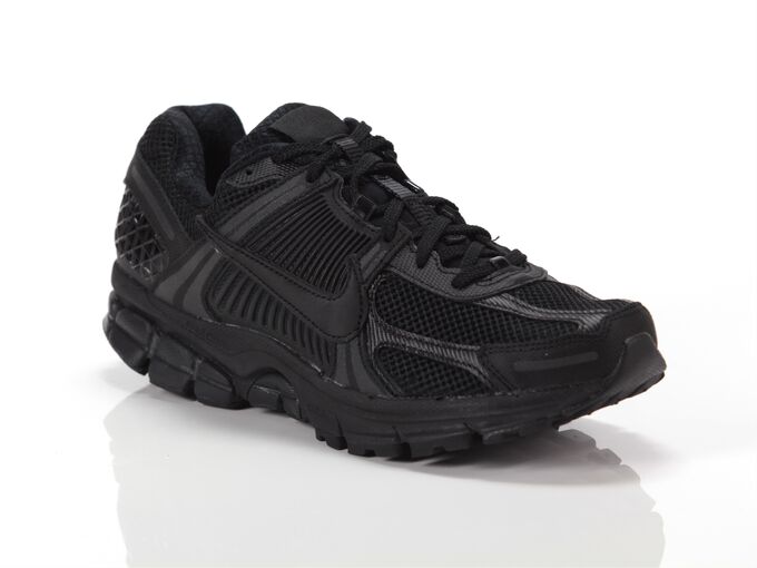  Nike Zoom Vomero 5 - Sneakers uomo Nike. Disponibile in diverse taglie: 46, 41, 42, 43, 44, 45 e colori nero. YOUSPORTY.