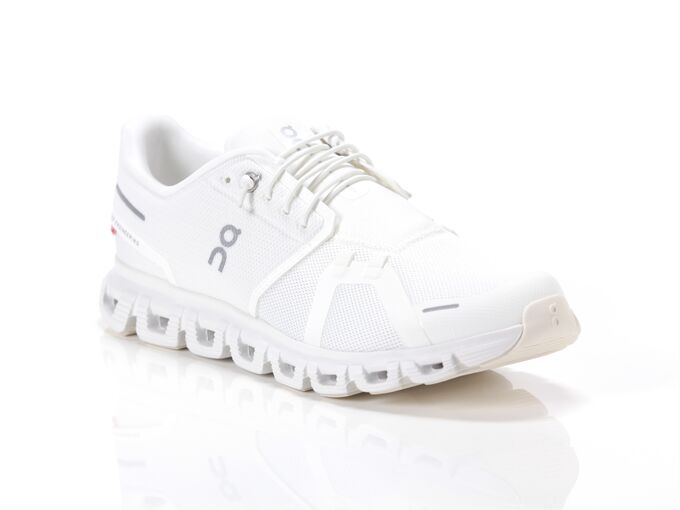  Cloud 6 - Sneakers uomo On. Disponibile in diverse taglie: 40, 41, 42, 43, 44, 45 e colori bianco. YOUSPORTY.