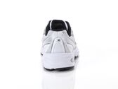  740 - Sneakers unisex New Balance. Disponibile in diverse taglie: 37, 38 e colori argento, bianco, nero. YOUSPORTY.