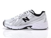  740 - Sneakers unisex New Balance. Disponibile in diverse taglie: 37, 38 e colori argento, bianco, nero. YOUSPORTY.