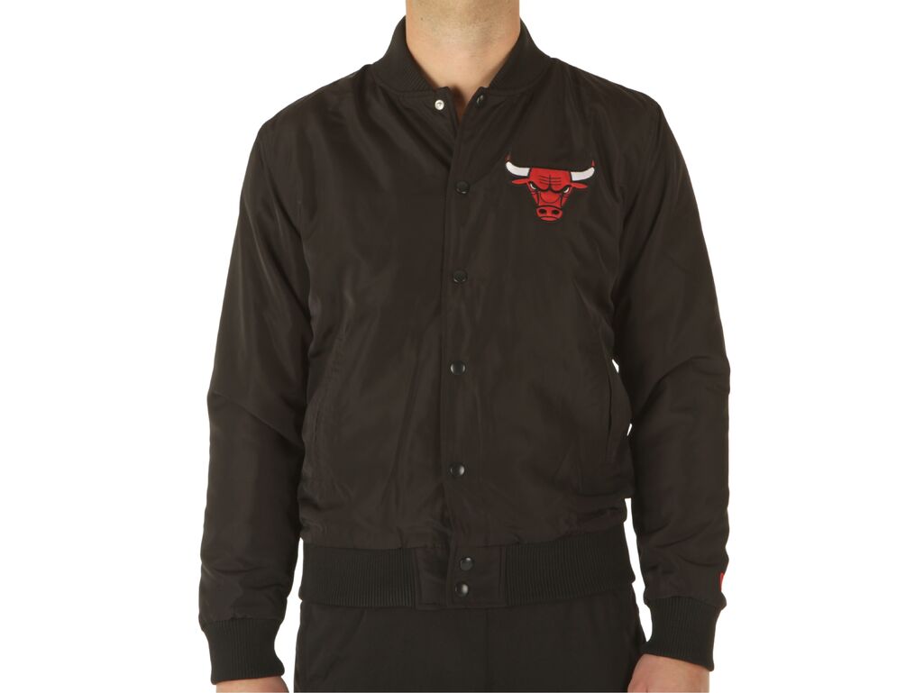  Nba Team Logo Bomber Chicago Bulls - Giacche uomo New Era. Disponibile in diverse taglie: s e colori rosso, nero. YOUSPORTY.