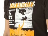  Mlb Stadium Photo Los Angeles Dodgers Blk - T-Shirt uomo New Era. Disponibile in diverse taglie: s e colori bianco, ocra, nero.