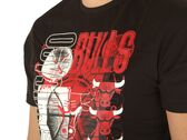  Nba Bball Graphic Tee Chicago Bulls - T-Shirt uomo New Era. Disponibile in diverse taglie: l, m, s, xl e colori rosso, bianco, 