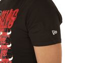  Nba Bball Graphic Tee Chicago Bulls - T-Shirt uomo New Era. Disponibile in diverse taglie: l, m, s, xl e colori rosso, bianco, 