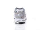  2002 - Sneakers uomo New Balance. Disponibile in diverse taglie: 40 e colori grigio. YOUSPORTY.
