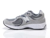  2002 - Sneakers uomo New Balance. Disponibile in diverse taglie: 40 e colori grigio. YOUSPORTY.