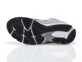  2002 - Sneakers uomo New Balance. Disponibile in diverse taglie: 40 e colori grigio. YOUSPORTY.
