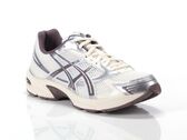  Asics Gel - 1130 - Sneakers unisex Asics. Disponibile in diverse taglie: 40, 41, 42, 43, 44, 39 e colori bianco panna, argento,