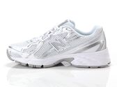 740 - Sneakers unisex New Balance. Disponibile in diverse taglie: 40, 41, 42, 36, 37, 38, 39 e colori argento, bianco. YOUSPORT